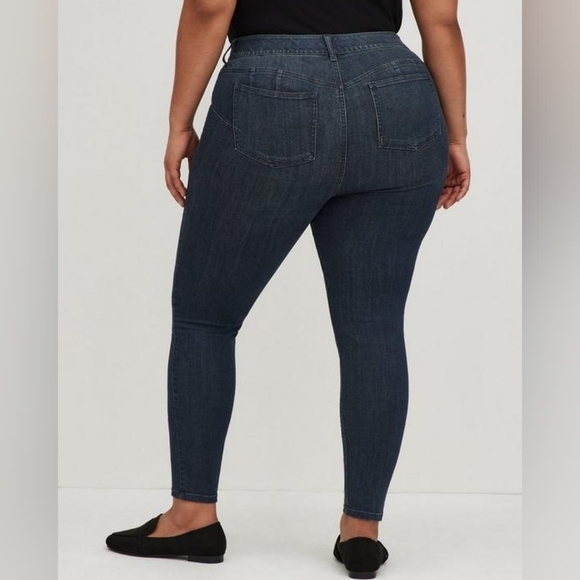 Torrid Bombshell skinny jeans dark wash sz 22 WJ5 - Picture 3 of 6